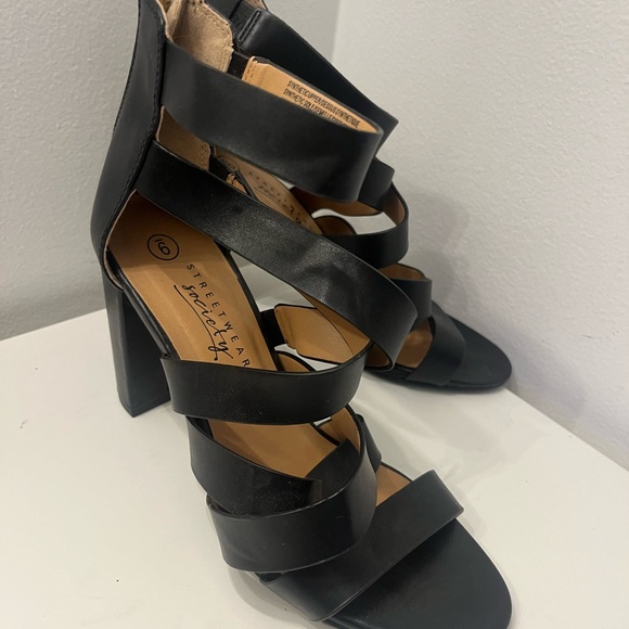 Black strappy heels - Picture 2 of 5